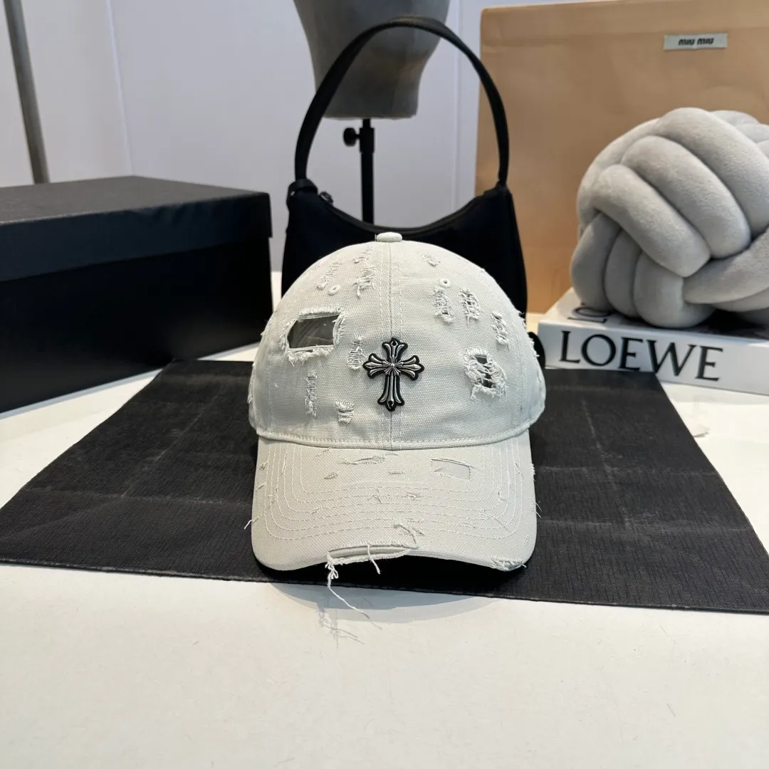 P60 Croxin's new ripped washed cotton baseball cap, a personalized and fashionable style, casual with a cool feel, the same style for men and women! Material: 100% cotton Head circumference: 56-58cm available